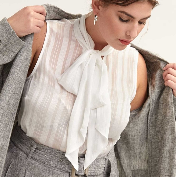 Tailored Linen Blazer - Picture 3 of 7